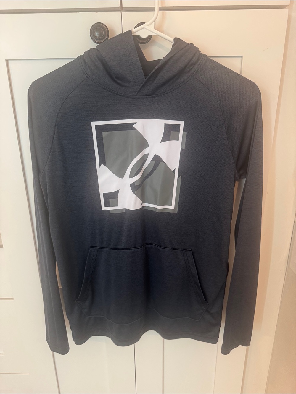 Under Armour Youth Large Hooded Long Sleeve Dri-Fit shirt